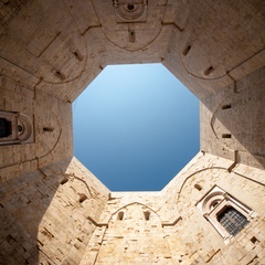 Cortile interno di Castel del Monte