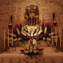 Sepolcri nelle chiese di Trani durante io Giovedì Santo