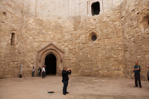 Castel del Monte: il cortile